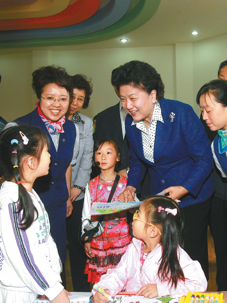 China ushers in new cabinet leadership