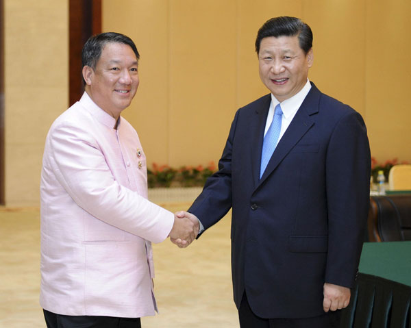 Chinese Vice-President Xi Jinping shakes hands with Thai Deputy Prime Minister Kittiratt Na-Ranong as they attend the 9th China-ASEAN Expo in Nanning, Sept 20, 2012. China-ASEAN Expo opens, Xi Jinping attends