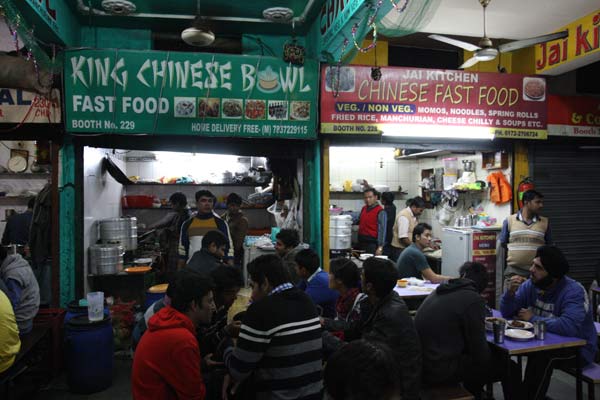 The streets of Chandigarh have plenty of stalls selling traditional Chinese food. PHOTOS PROVIDED TO CHINA DAILY Simply the best Chinese food in India