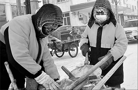 Workers in extreme cold need better protection