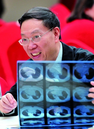 衛(wèi)生部副部長表示醫(yī)改做不到全民免費(fèi)醫(yī)療(圖)