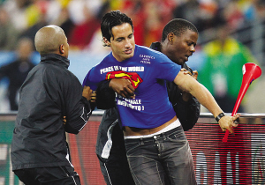 卡薩諾粉絲闖場成功 “超人”半決賽鬧場搶鏡