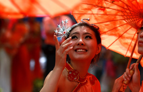 汕頭首屆海上龍舟賽因大風(fēng)改為友誼賽