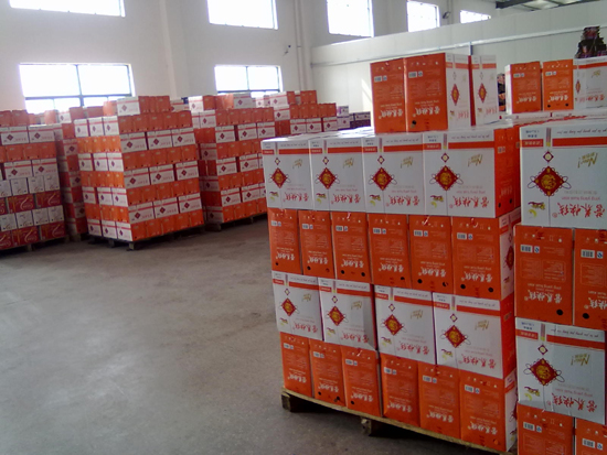 記者暗訪(fǎng)山寨“營(yíng)養(yǎng)快線(xiàn)”代工廠(chǎng)：舊瓶回收接著用