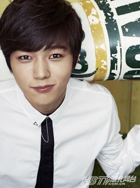 丹東男孩因美貌走紅韓國　盤點(diǎn)嬌媚的花樣美男