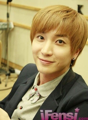 丹東男孩因美貌走紅韓國(guó)　盤點(diǎn)嬌媚的花樣美男