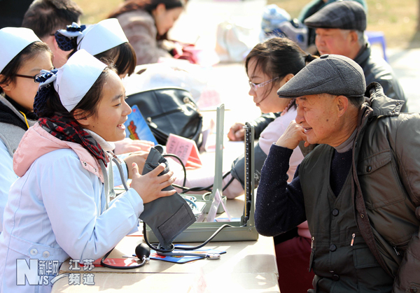 南通啟動 “關愛他人 冬日送暖”志愿服務大行動