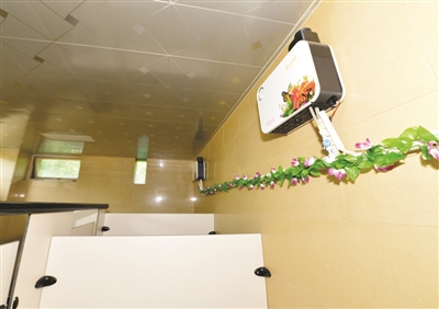 用手機遙控給公廁除臭 南京將全市推廣“飄香廁所”