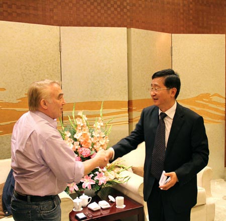 南京市副市長(zhǎng)李琦熱情會(huì)見亞洲戶外展顧問耶格先生