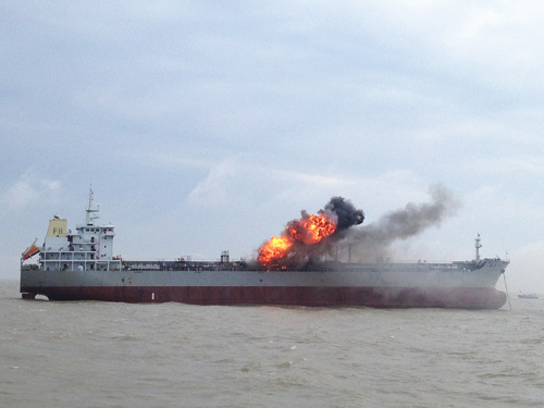 南黃海舉行大規(guī)模海上搜救綜合演習(xí)