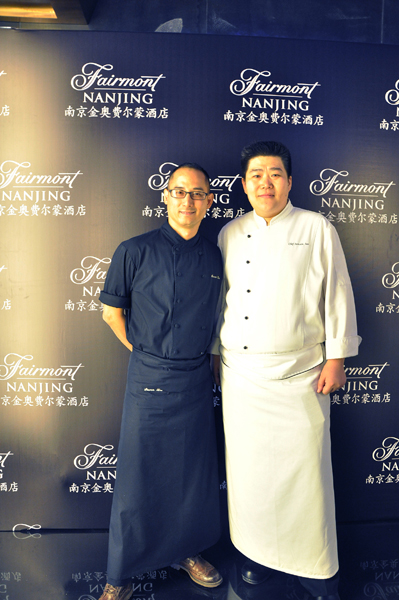 南京金奧費(fèi)爾蒙酒店上演員工制服秀