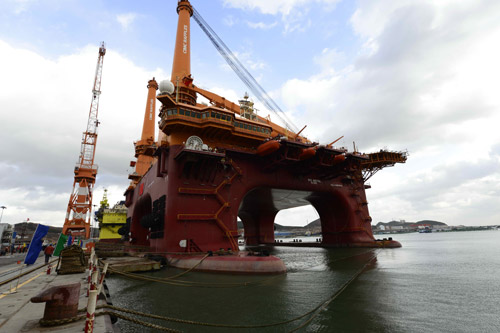 中集來福士兩座深水半潛式起重生活平臺同時(shí)命名交付 近日赴巴西作業(yè)