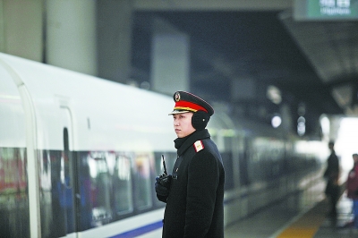 接車員:每天工作量相當(dāng)于爬趟山