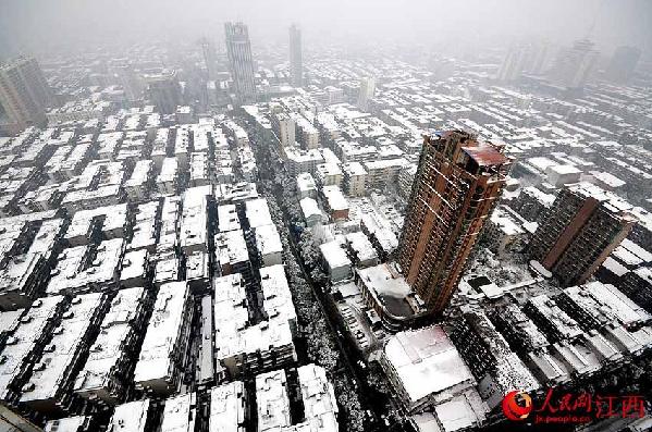 江西啟動(dòng)暴雪Ⅲ級(jí)應(yīng)急響應(yīng) 廬山積雪達(dá)9厘米