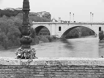 意大利:“愛情橋”不堪“愛情鎖”之重