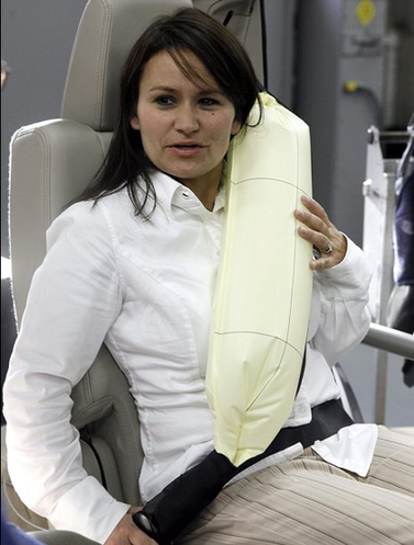 福特推出全球首例“自動(dòng)氣囊安全帶”保護(hù)后排乘客