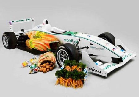 英國(guó)發(fā)明全球首款環(huán)保賽車 蔬菜作車身巧克力當(dāng)燃料