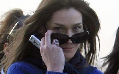 薩科齊惹民憤連累妻子 布呂尼喬裝上街為防身