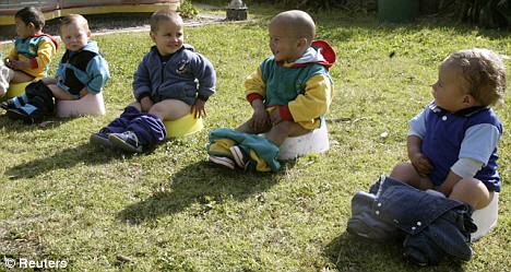 英國(guó)許多小學(xué)生穿紙尿褲 老師為如何處理屎尿發(fā)愁