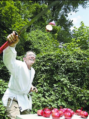 美國54歲男子破236項世界紀(jì)錄(組圖)