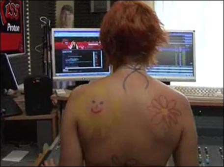 捷克電臺女主持人全裸主持 視頻網(wǎng)上瘋傳(圖)