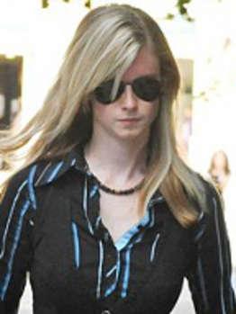 英中學女教師與未成年女生發(fā)生性關系