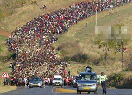非洲酋長(zhǎng)選妃萬(wàn)人盛況:展示純潔的身體