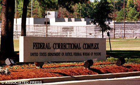 麥道夫獄中斗毆 起因與獄友對經濟形勢觀點不同