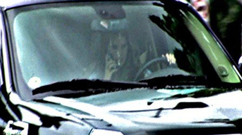 老婆三度開(kāi)車(chē)打電話(huà)被拍 施瓦辛格將