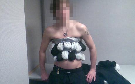 身上藏匿14條蟒蛇10只壁虎 挪威走私狂人海關(guān)被捕