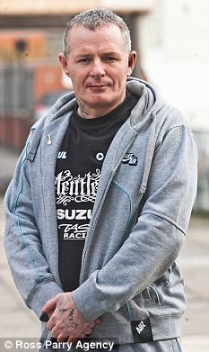 英國(guó)老兵將陣亡駐阿英士兵名字紋在身上