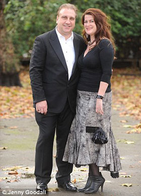 英百位彩票中獎?wù)邽閲也势睉c生 身家共計超4億英鎊