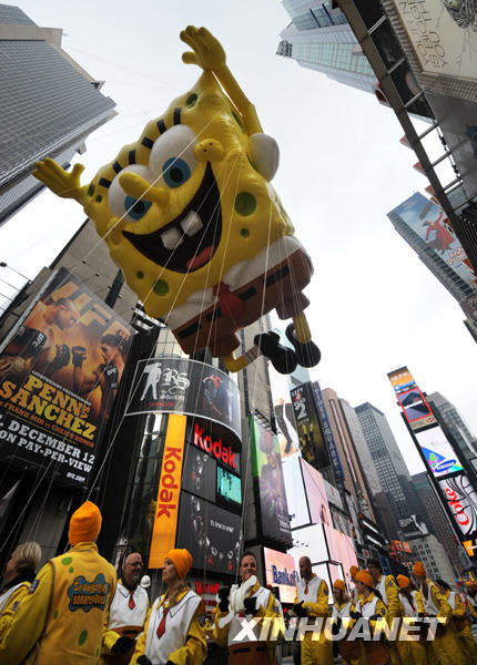 紐約感恩節(jié)大游行 數(shù)百萬人沿途觀看