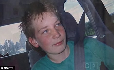 新西蘭車禍?zhǔn)轮鞯耐纯嗑駬瘢浩拮印鹤又荒芫纫粋€