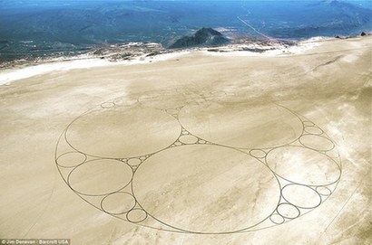 現(xiàn)代版“納斯卡地畫”驚現(xiàn)美國(guó) 堪稱世界最大藝術(shù)品
