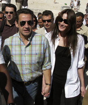 圖片新聞：薩科齊與妻子布呂尼甜蜜婚姻的21個(gè)瞬間