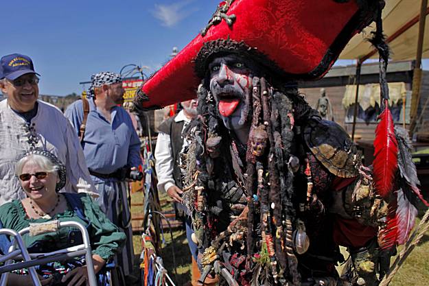 2300名“海盜”齊聚加利福尼亞 將破世界紀(jì)錄