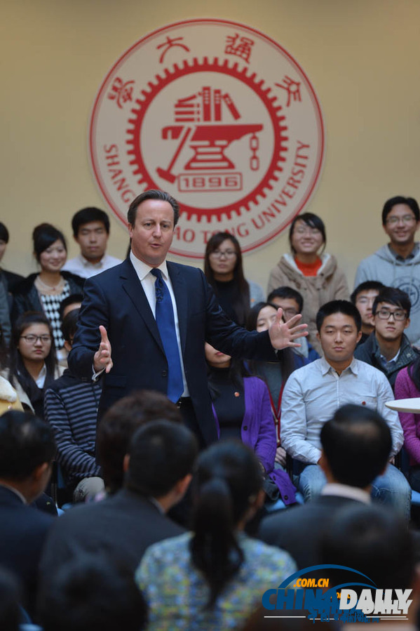 英國首相卡梅倫現(xiàn)身上海交通大學 與中國學子“面對面”交流