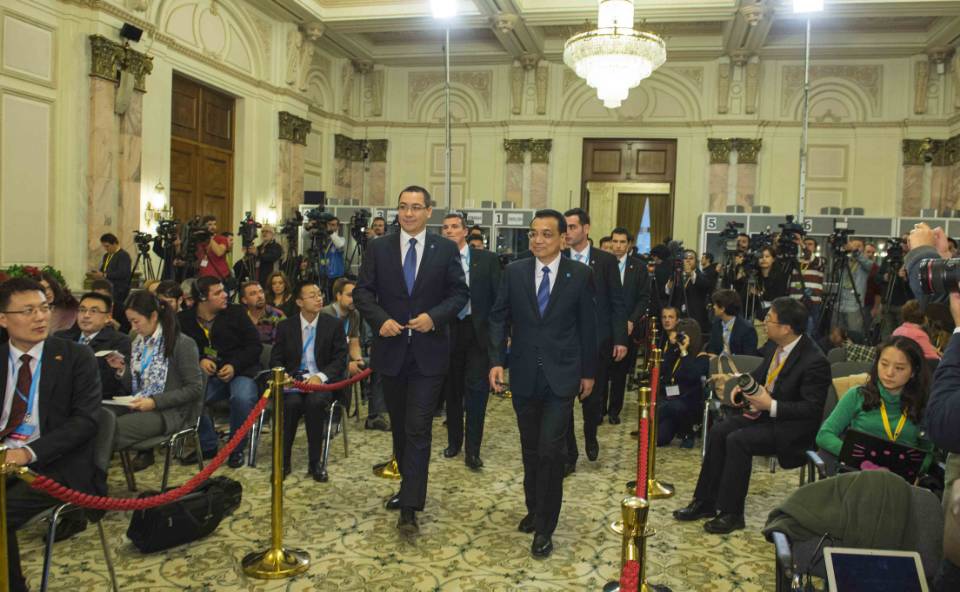 李克強(qiáng)“推銷”中國裝備 宣布合建匈塞鐵路