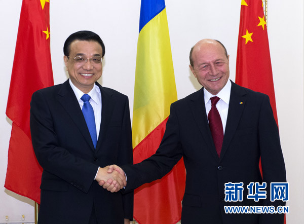 李克強(qiáng)會(huì)見羅馬尼亞總統(tǒng)伯塞斯庫(kù)