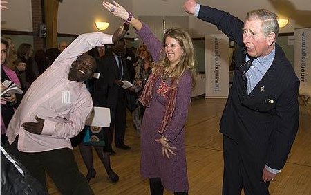 我傳統(tǒng)療法惠及英退伍士兵 查爾斯王儲學打太極