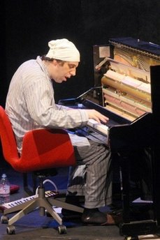 加鋼琴家創(chuàng)世界最長(zhǎng)音樂會(huì)紀(jì)錄 27小時(shí)演奏300樂曲