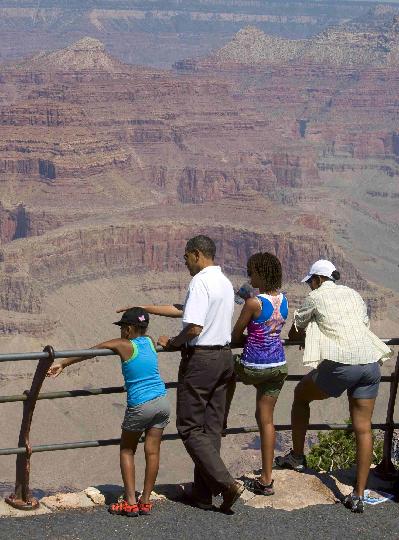 奧巴馬忙里偷閑領(lǐng)略西部風(fēng)光 釣魚技術(shù)差空手而歸