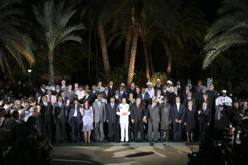 南美和非洲峰會傳強音 查韋斯、卡扎菲呼吁聯(lián)手抗西方