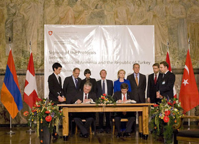 希拉里“停車(chē)場(chǎng)斡旋”助亞美尼亞土耳其結(jié)束“世紀(jì)敵對(duì)”