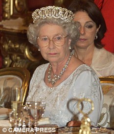 英女王愛在床上吃早餐 餐具很簡樸但要經(jīng)常換花樣