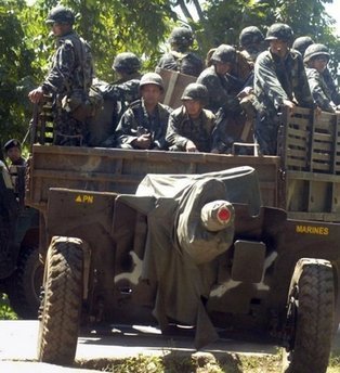 菲武裝分子血洗村莊11人亡 遭綁仨月兩中國公民獲救