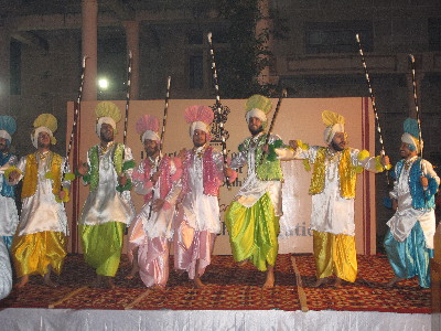 中國百名青年代表團(tuán)結(jié)束訪印回國