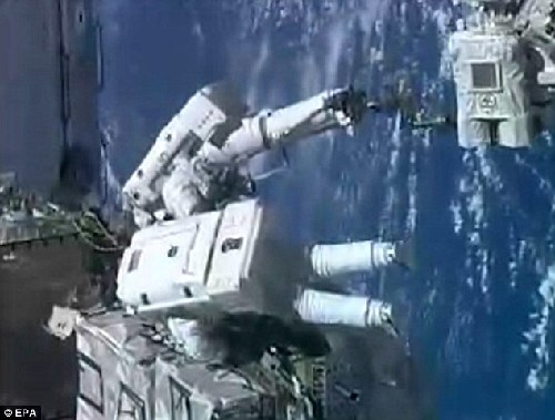 電腦程序出故障 宇航員“懸掛”太空近半小時(shí)