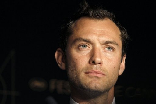 英國(guó)著名演員裘德·洛起訴《太陽報(bào)》非法竊聽